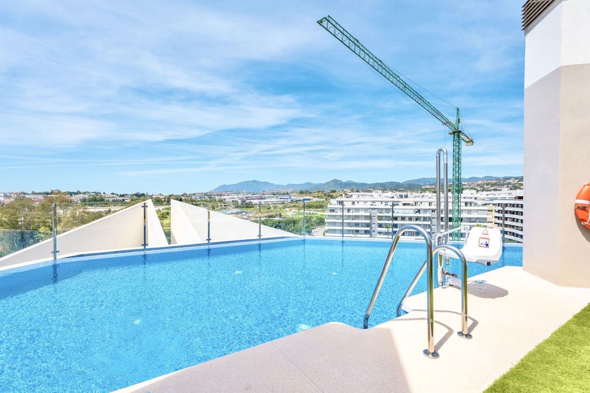3 Zimmer Apartment zu vermieten in Nueva Andalucia mit Pool Garage - 2.700 € (Ref: 9816772)