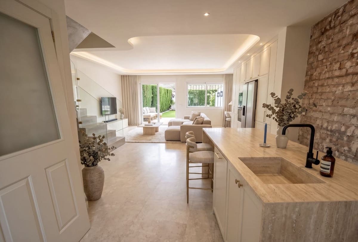 3 Zimmer Haus zu verkaufen in Puerto Banus mit Pool Garage - 849.000 € (Ref: 9830136)