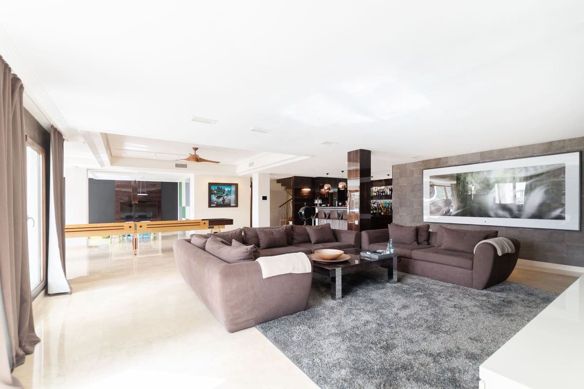 5 bedroom Villa for sale in Benahavis with pool garage - € 2,700,000 (Ref: 9834685)