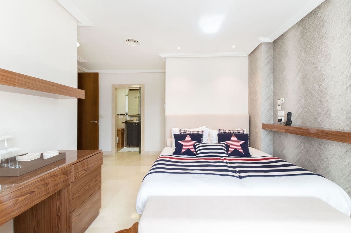 5 bedroom Villa for sale in Benahavis with pool garage - € 2,700,000 (Ref: 9834685)