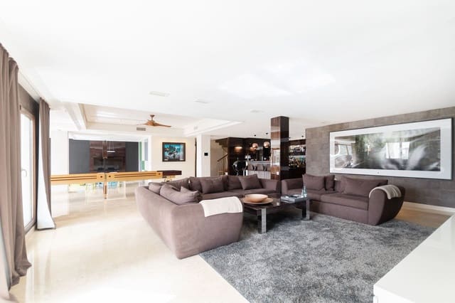 5 bedroom Villa for sale in Benahavís - € 2,700,000 (Ref: 9834685)