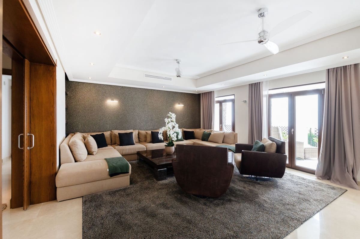 5 bedroom Villa for sale in Benahavis with pool garage - € 2,700,000 (Ref: 9834685)