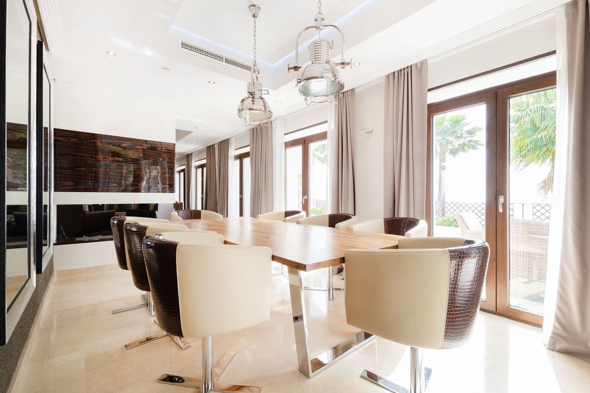 5 bedroom Villa for sale in Benahavis with pool garage - € 2,700,000 (Ref: 9834685)