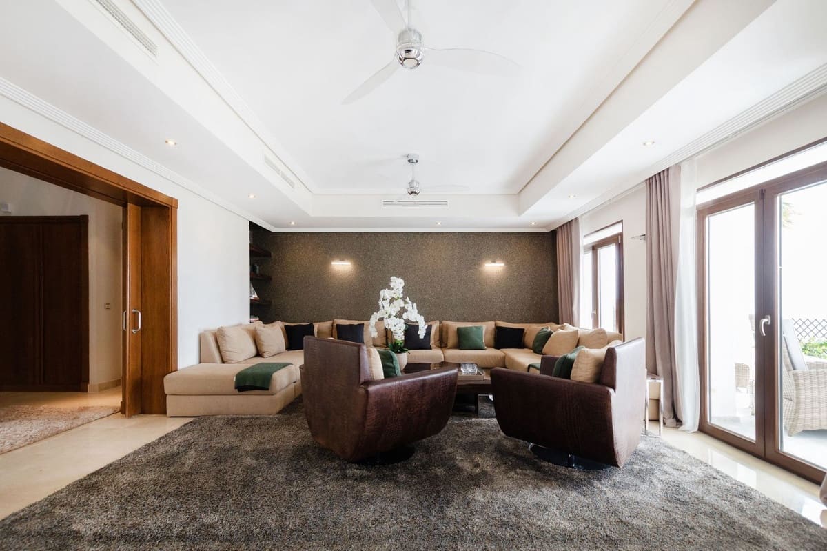 5 bedroom Villa for sale in Benahavis with pool garage - € 2,700,000 (Ref: 9834685)