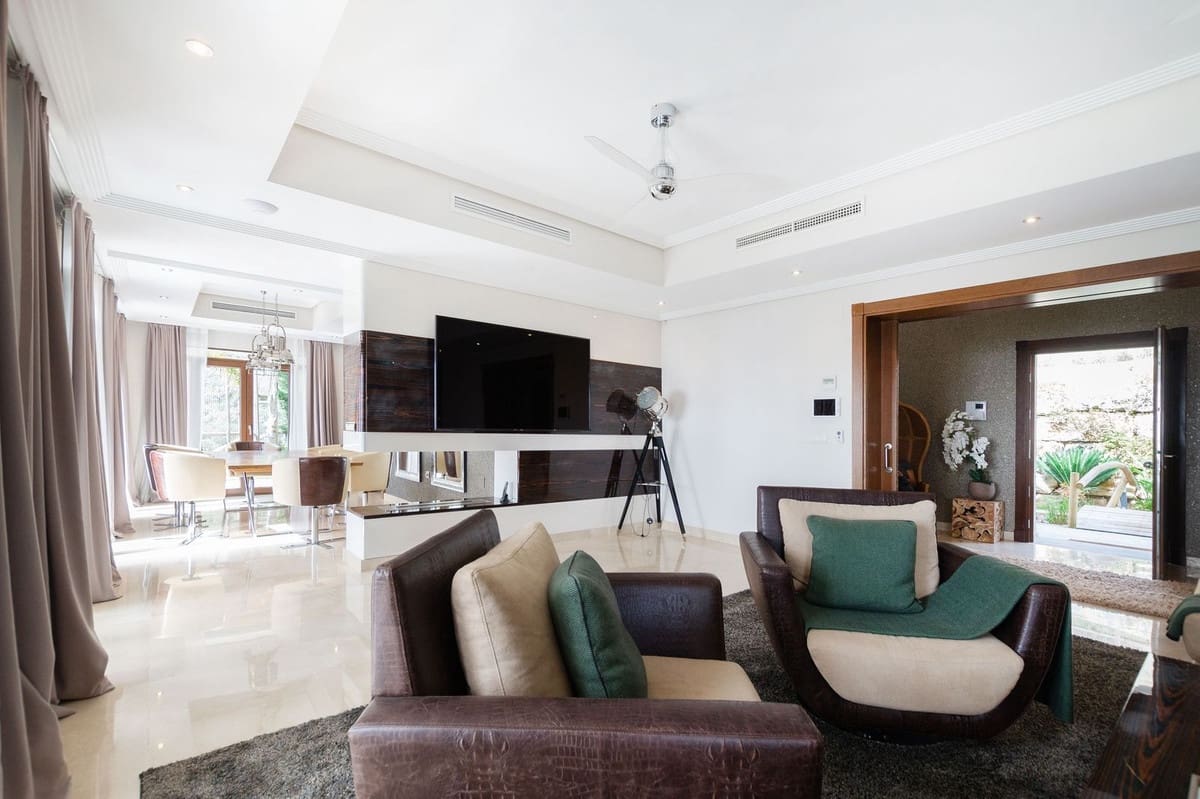 5 bedroom Villa for sale in Benahavis with pool garage - € 2,700,000 (Ref: 9834685)