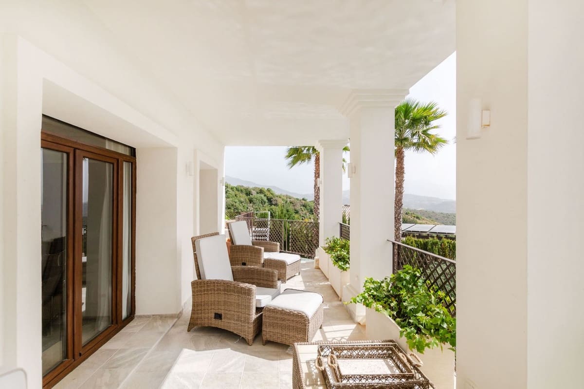 5 bedroom Villa for sale in Benahavis with pool garage - € 2,700,000 (Ref: 9834685)