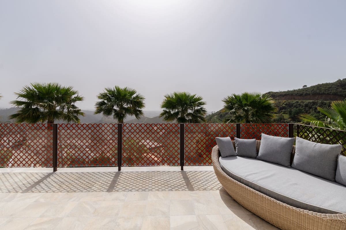 5 bedroom Villa for sale in Benahavis with pool garage - € 2,700,000 (Ref: 9834685)