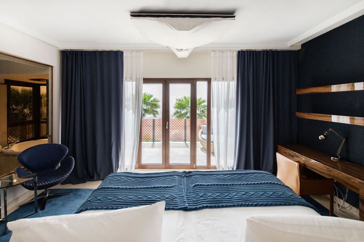 5 bedroom Villa for sale in Benahavis with pool garage - € 2,700,000 (Ref: 9834685)