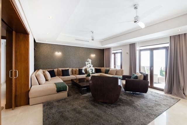 5 bedroom Villa for sale in Benahavís - € 2,700,000 (Ref: 9834685)