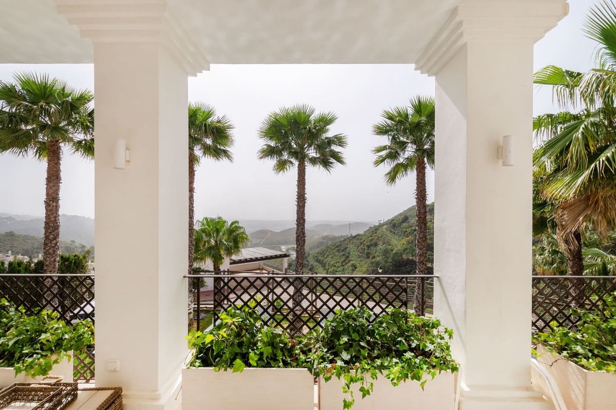5 bedroom Villa for sale in Benahavis with pool garage - € 2,700,000 (Ref: 9834685)