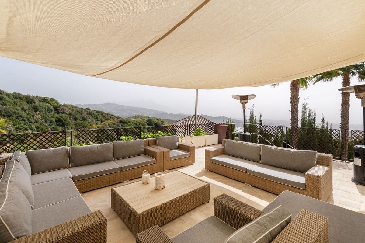 5 bedroom Villa for sale in Benahavis with pool garage - € 2,700,000 (Ref: 9834685)