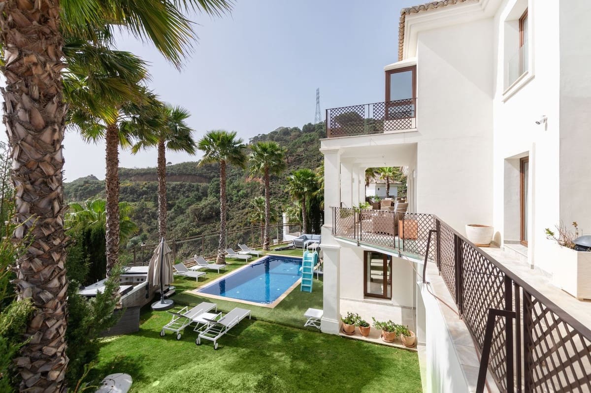 5 bedroom Villa for sale in Benahavis with pool garage - € 2,700,000 (Ref: 9834685)