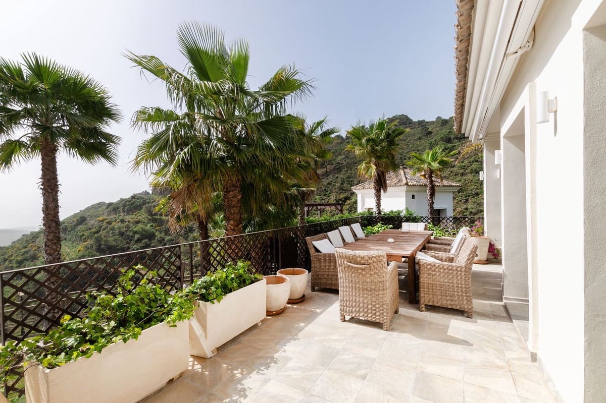 5 bedroom Villa for sale in Benahavis with pool garage - € 2,700,000 (Ref: 9834685)