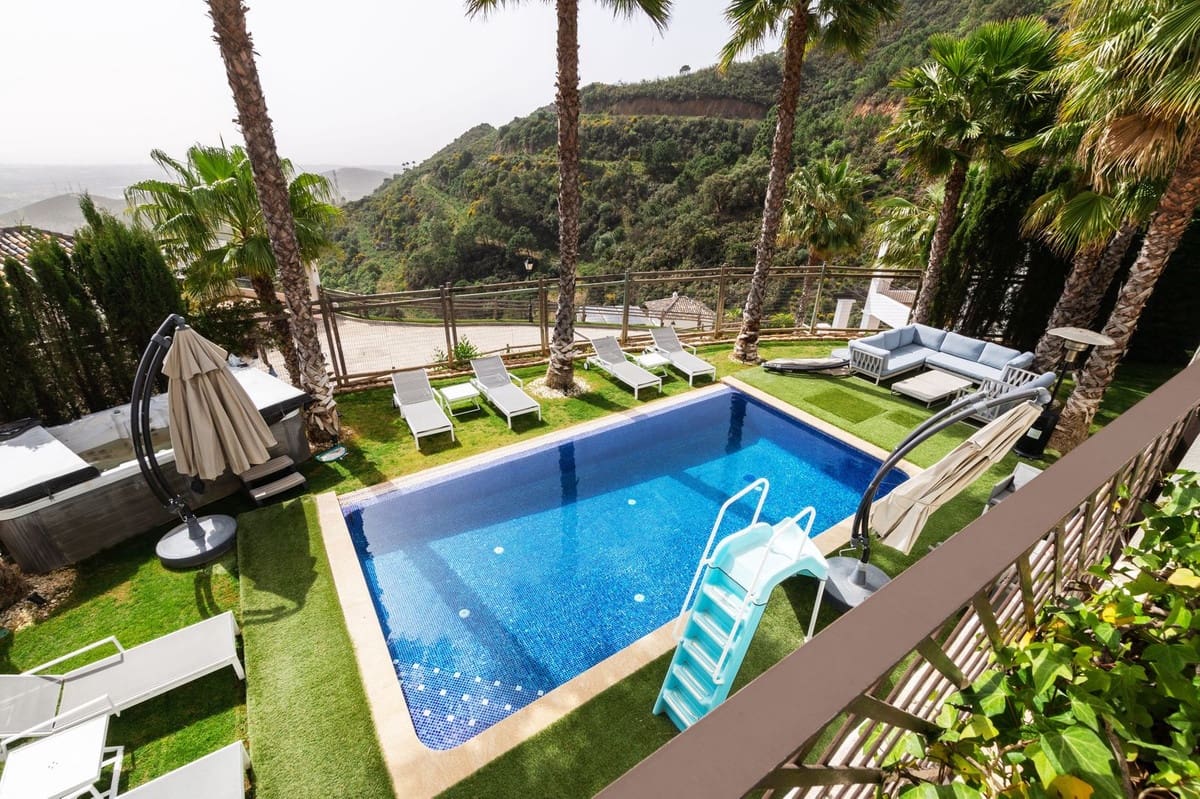 5 bedroom Villa for sale in Benahavis with pool garage - € 2,700,000 (Ref: 9834685)