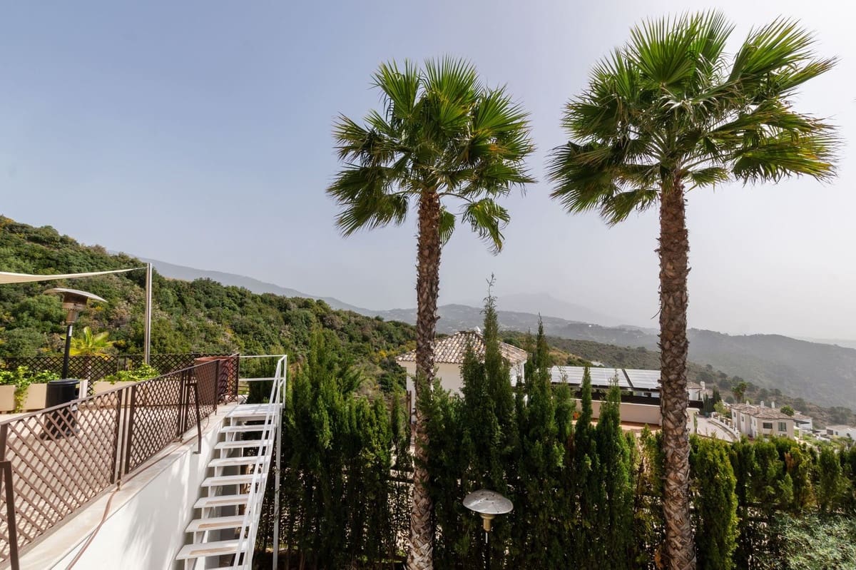 5 bedroom Villa for sale in Benahavis with pool garage - € 2,700,000 (Ref: 9834685)