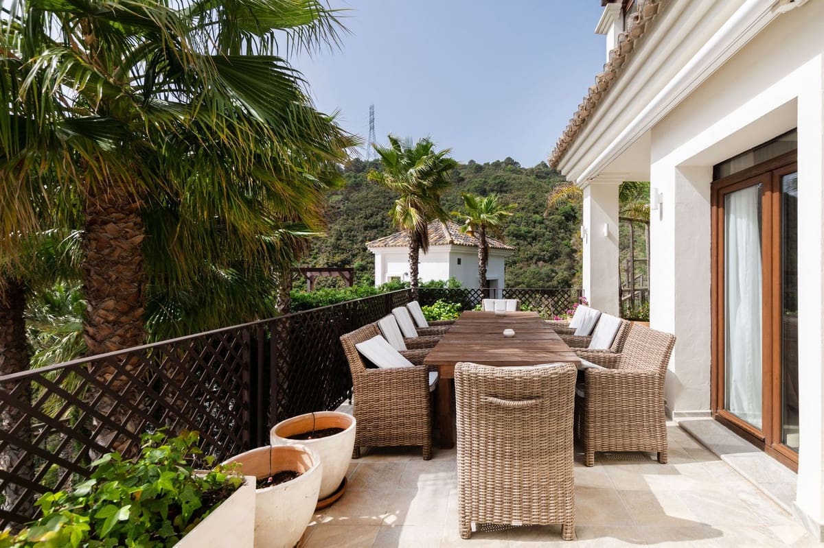 5 bedroom Villa for sale in Benahavis with pool garage - € 2,700,000 (Ref: 9834685)
