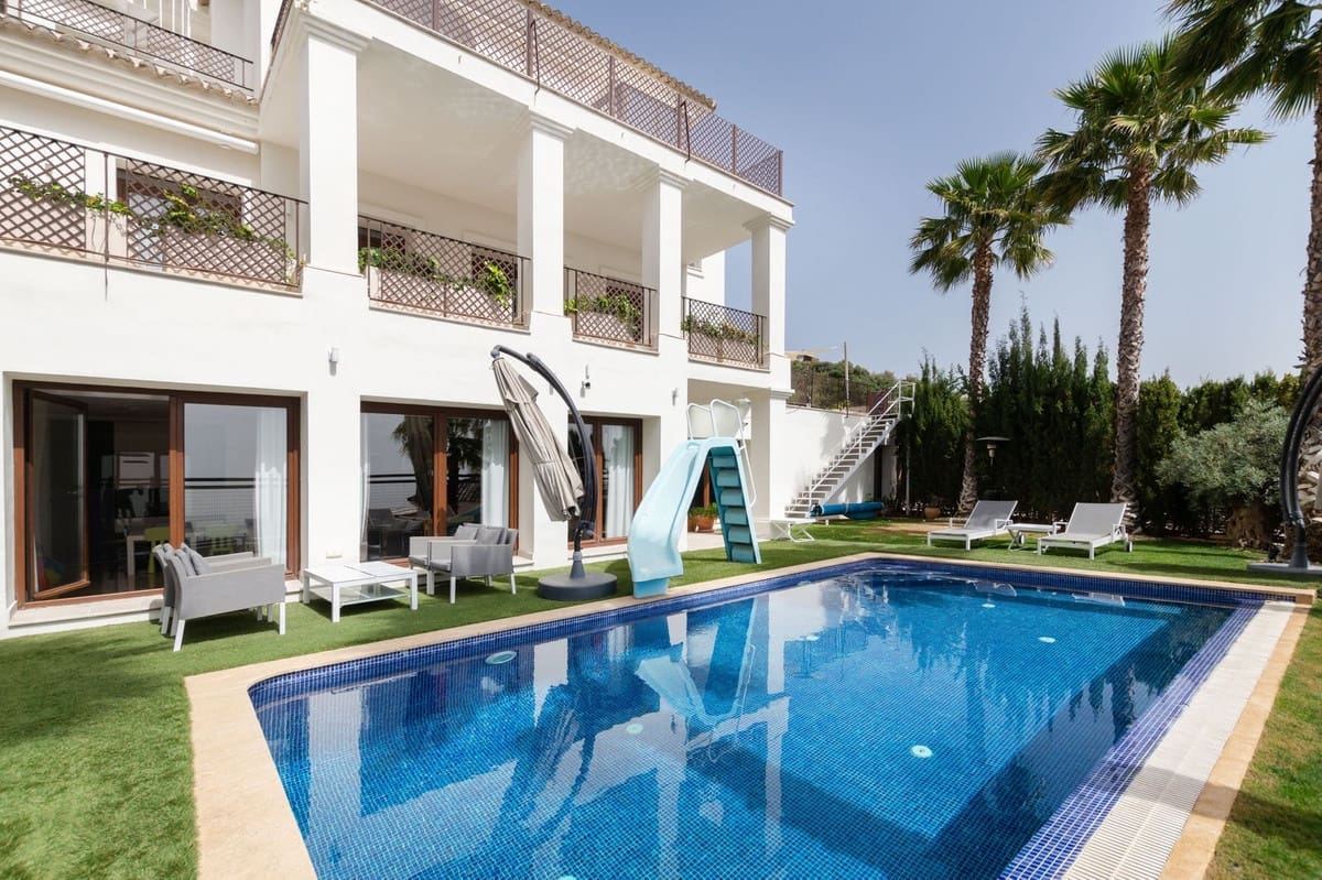 5 bedroom Villa for sale in Benahavis with pool garage - € 2,700,000 (Ref: 9834685)