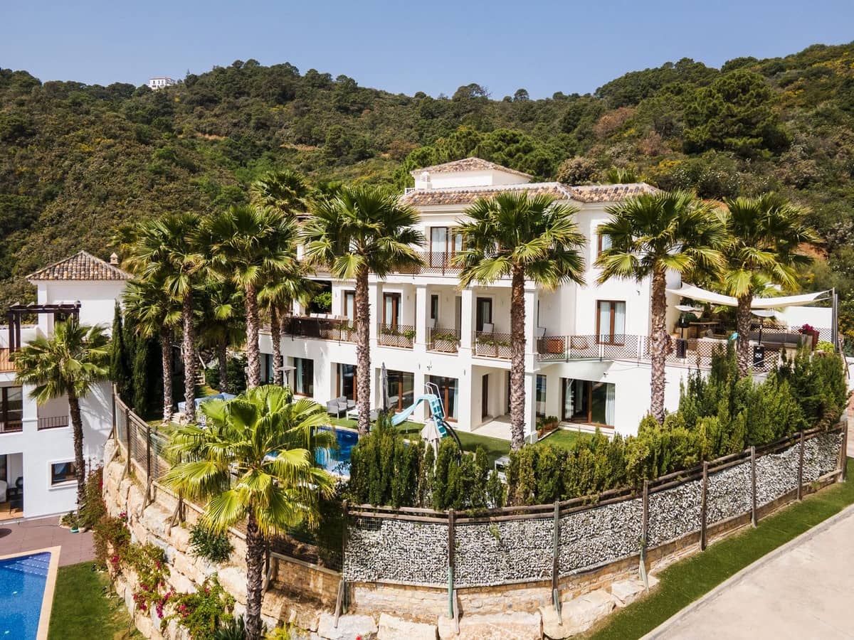 5 bedroom Villa for sale in Benahavis with pool garage - € 2,700,000 (Ref: 9834685)