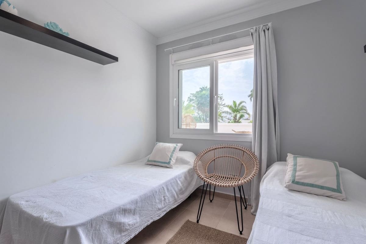   3 soveværelse   ferieLejlighed i Puerto Banus   med   swimmingpool  garage  - € 3.850 (Ref: 9838449)