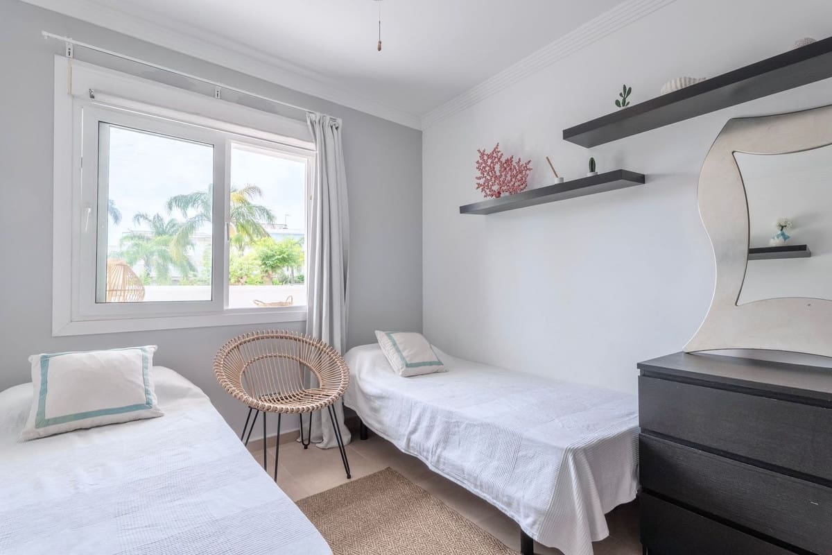   3 soveværelse   ferieLejlighed i Puerto Banus   med   swimmingpool  garage  - € 3.850 (Ref: 9838449)