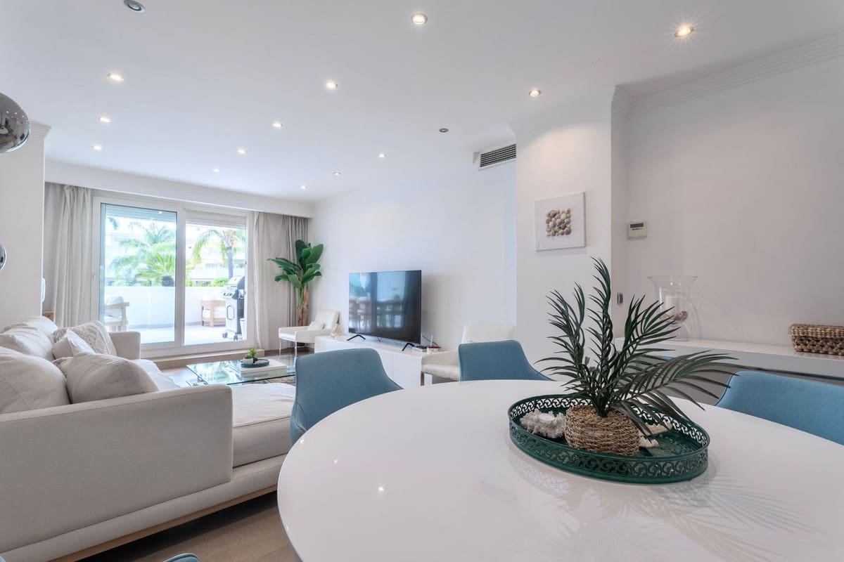   3 soveværelse   ferieLejlighed i Puerto Banus   med   swimmingpool  garage  - € 3.850 (Ref: 9838449)
