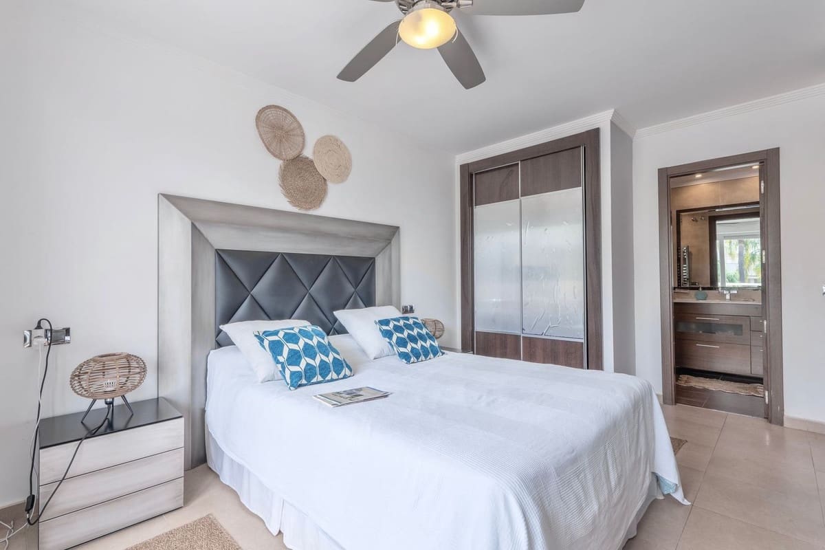   3 soveværelse   ferieLejlighed i Puerto Banus   med   swimmingpool  garage  - € 3.850 (Ref: 9838449)