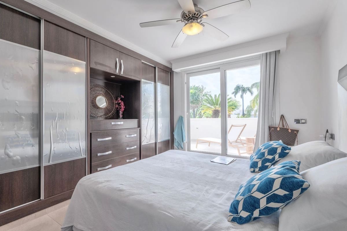   3 soveværelse   ferieLejlighed i Puerto Banus   med   swimmingpool  garage  - € 3.850 (Ref: 9838449)