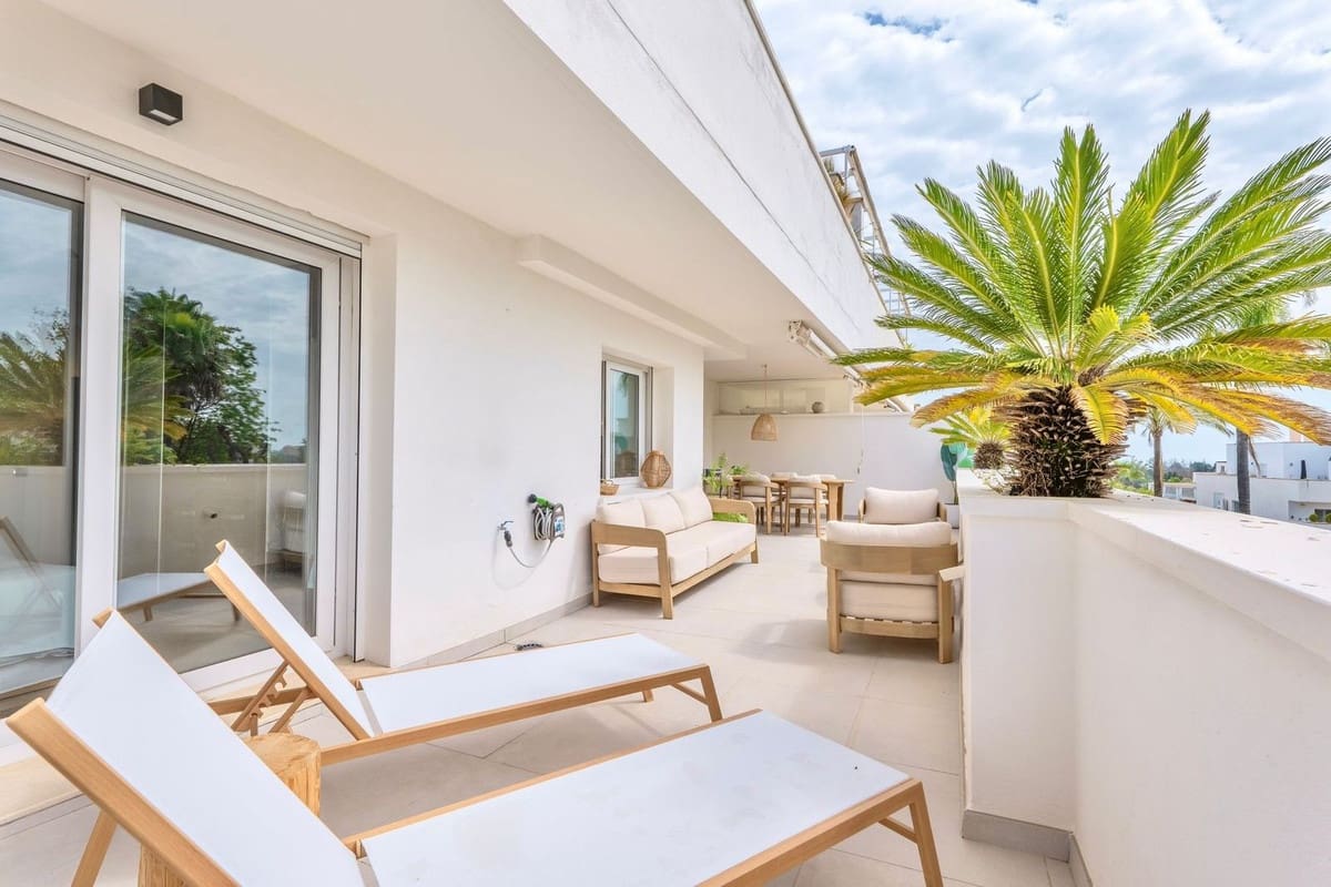   3 soveværelse   ferieLejlighed i Puerto Banus   med   swimmingpool  garage  - € 3.850 (Ref: 9838449)