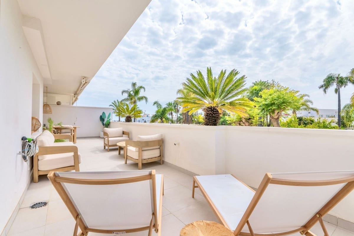   3 soveværelse   ferieLejlighed i Puerto Banus   med   swimmingpool  garage  - € 3.850 (Ref: 9838449)