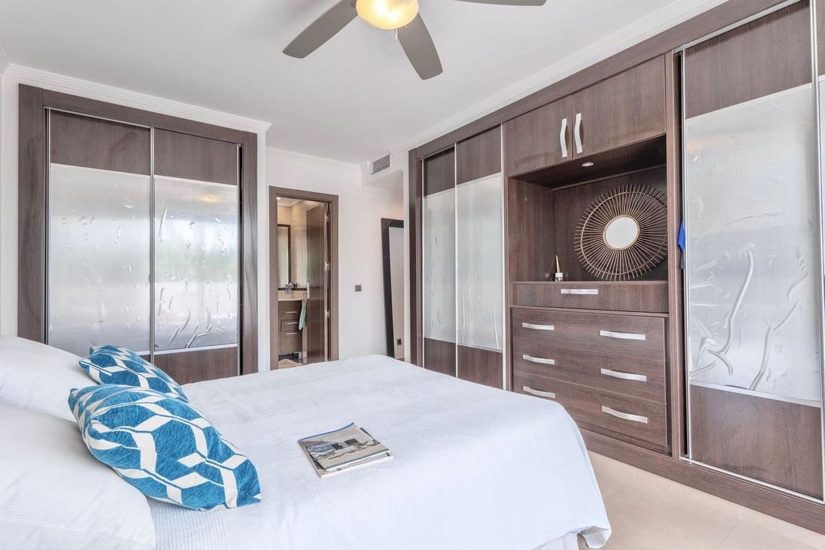   3 soveværelse   ferieLejlighed i Puerto Banus   med   swimmingpool  garage  - € 3.850 (Ref: 9838449)
