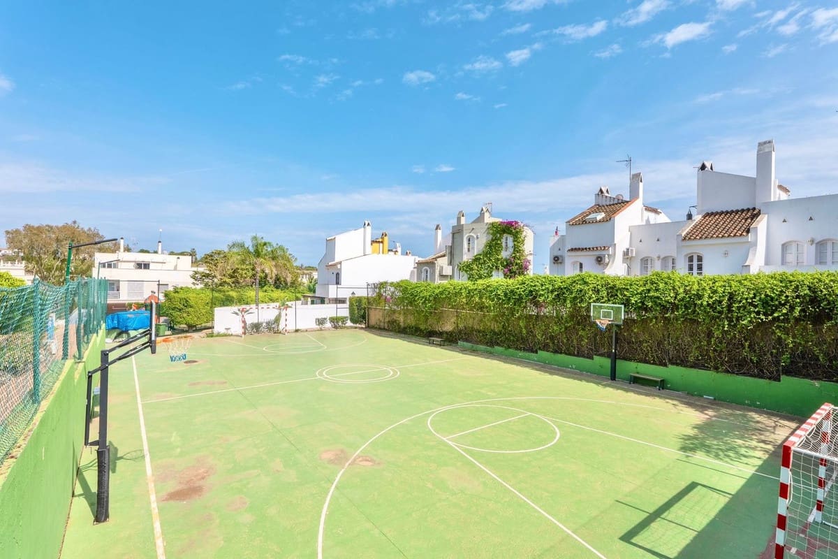   3 soveværelse   ferieLejlighed i Puerto Banus   med   swimmingpool  garage  - € 3.850 (Ref: 9838449)