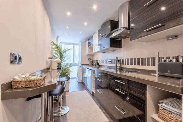   3 soveværelse   ferieLejlighed i Puerto Banus, Marbella med   swimmingpool  garage  - € 3.850 (Ref: 9838449)
