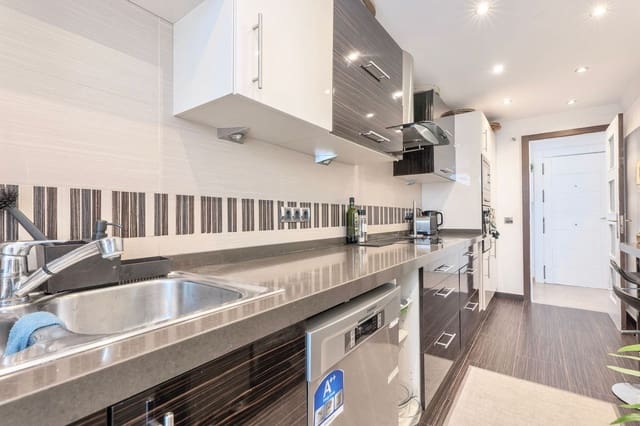   3 soveværelse   ferieLejlighed i Puerto Banus, Marbella med   swimmingpool  garage  - € 3.850 (Ref: 9838449)