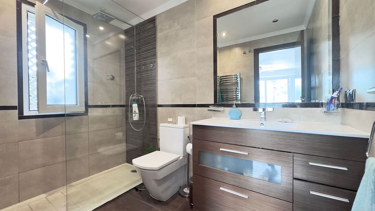   3 soveværelse   ferieLejlighed i Puerto Banus   med   swimmingpool  garage  - € 3.850 (Ref: 9838449)