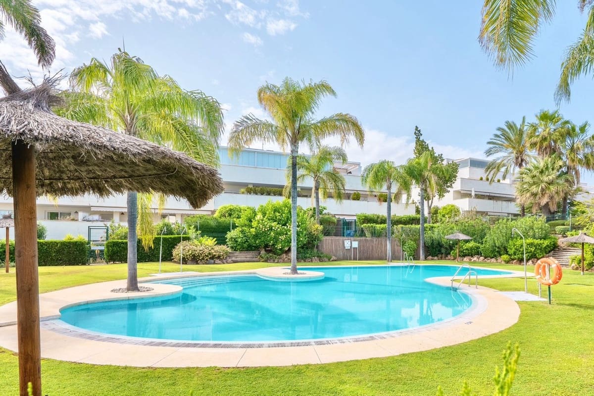   3 soveværelse   ferieLejlighed i Puerto Banus   med   swimmingpool  garage  - € 3.850 (Ref: 9838449)