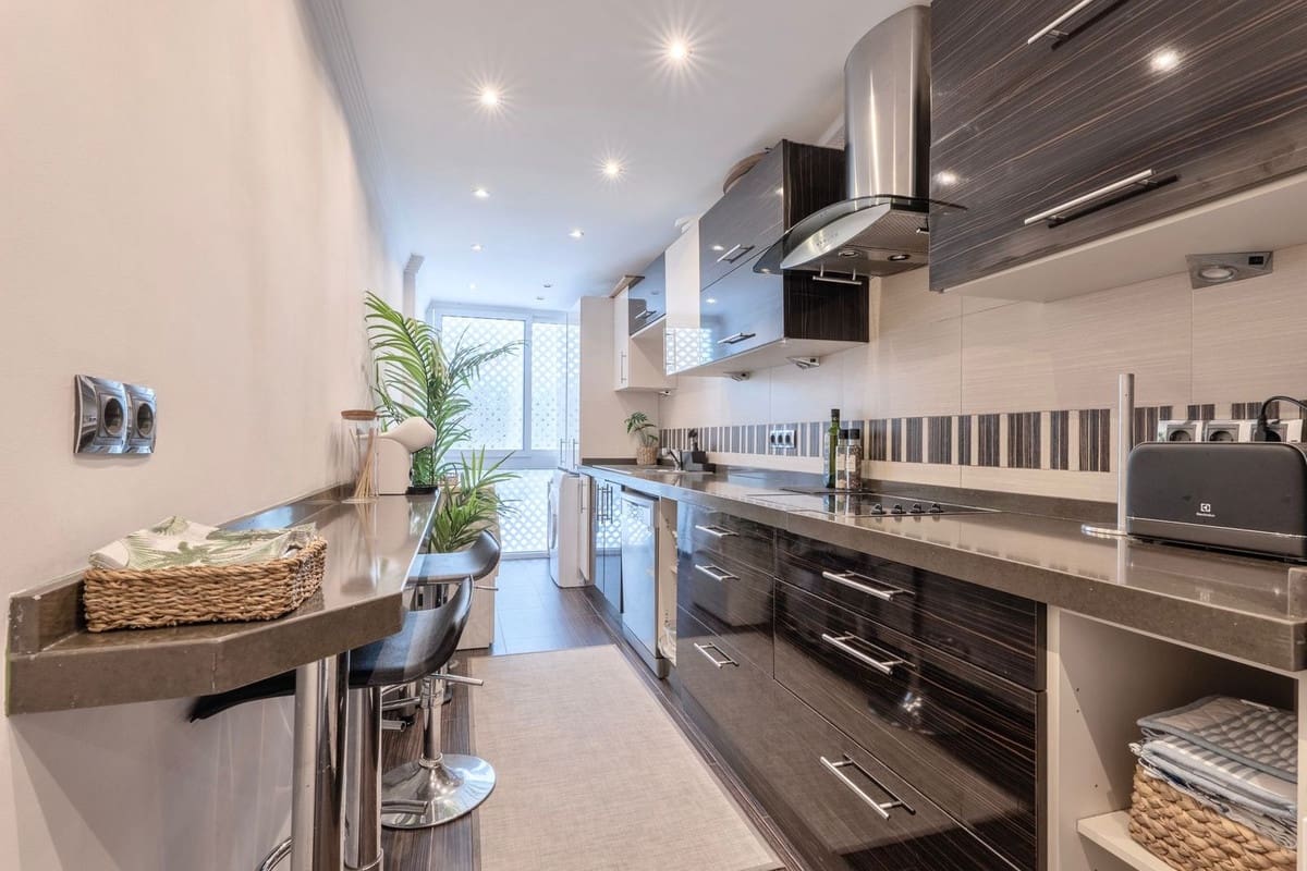   3 soveværelse   ferieLejlighed i Puerto Banus   med   swimmingpool  garage  - € 3.850 (Ref: 9838449)