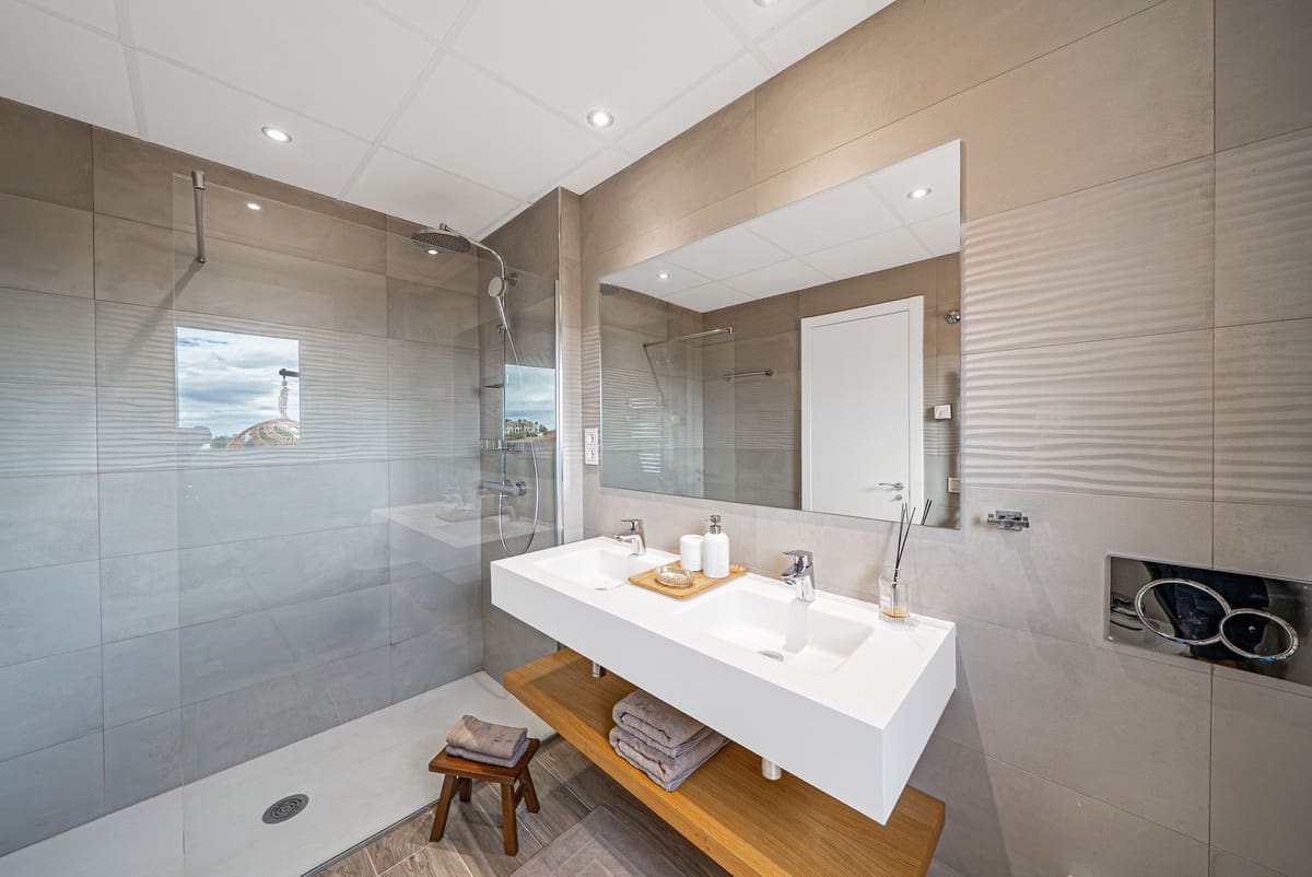 4 sovrum Hus till salu i Benahavis med pool garage - 1 295 000 € (Ref: 10140022)