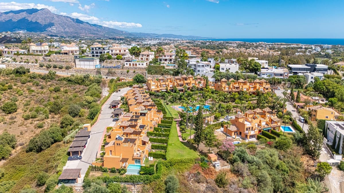 4 sovrum Hus till salu i Benahavis med pool garage - 1 295 000 € (Ref: 10140022)