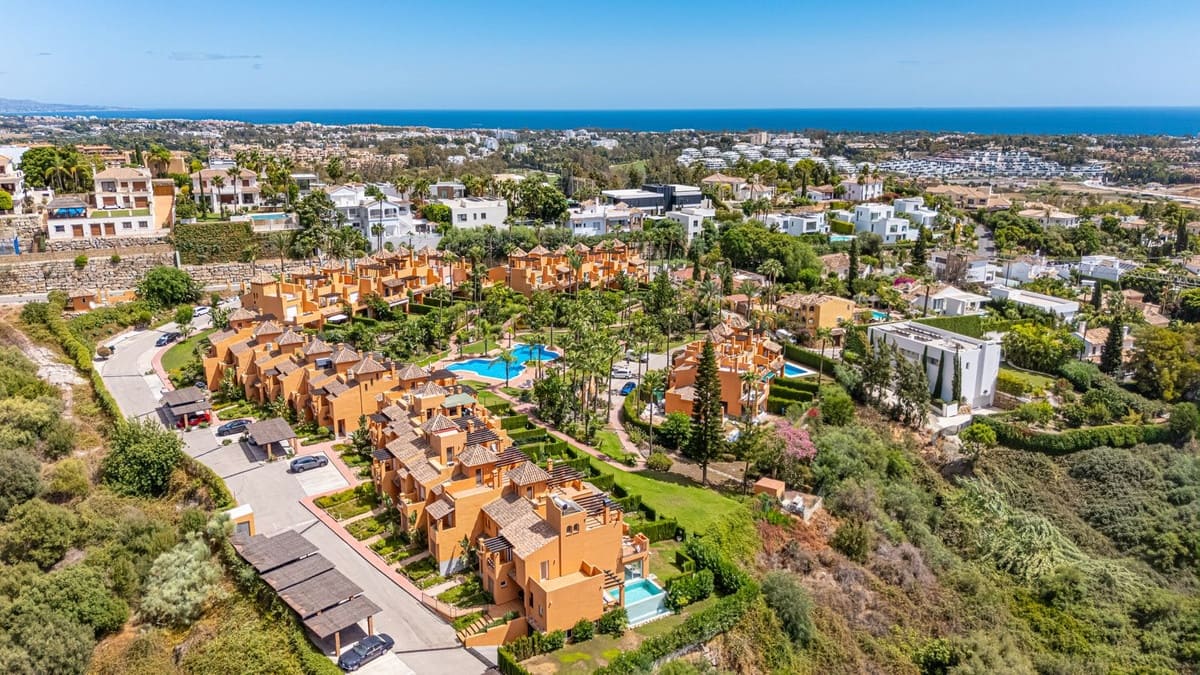 4 sovrum Hus till salu i Benahavis med pool garage - 1 295 000 € (Ref: 10140022)