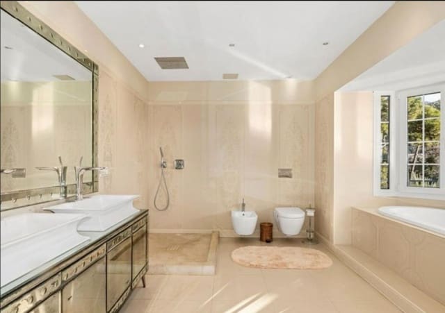 9 sypialnia Willa na sprzedaż w Marbella z basenem garażem - 10 850 000 € (Ref: 10140023)
