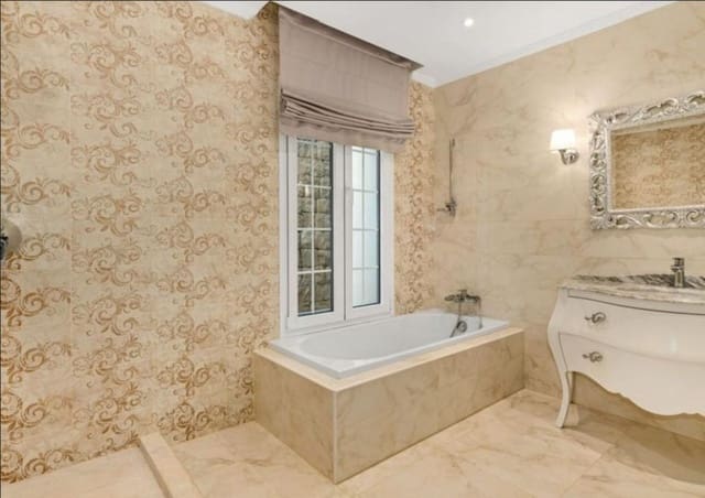 9 sypialnia Willa na sprzedaż w Marbella z basenem garażem - 10 850 000 € (Ref: 10140023)