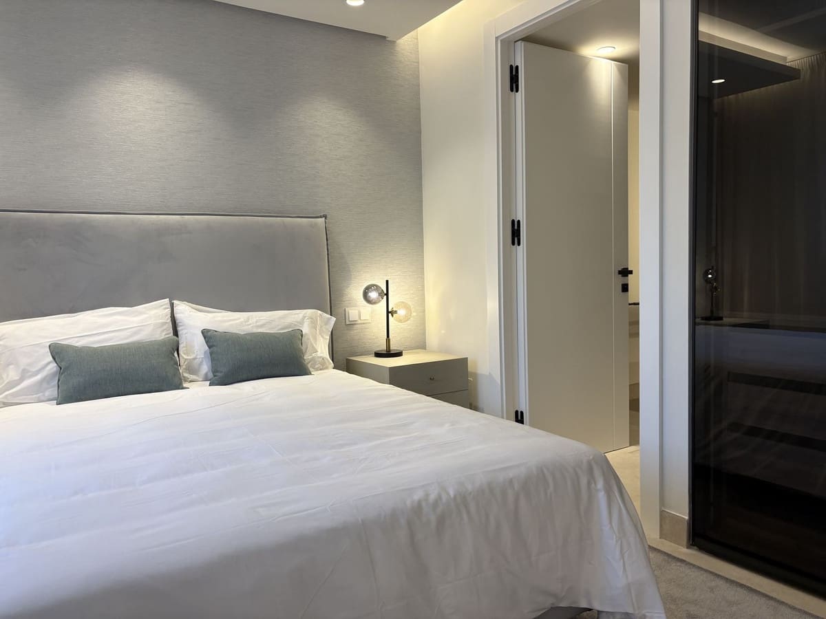 4 quarto Casa em Banda para venda em El Velerin com piscina garagem - 2 100 000 € (Ref: 10140027)
