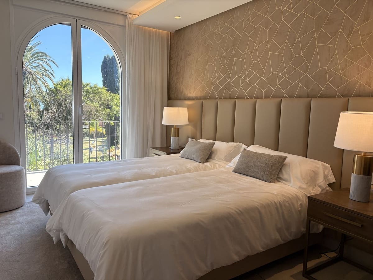 4 quarto Casa em Banda para venda em El Velerin com piscina garagem - 2 100 000 € (Ref: 10140027)