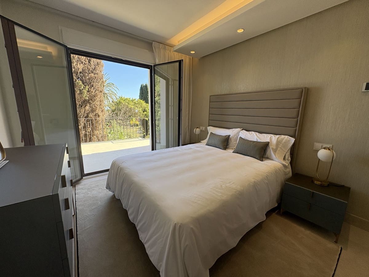 4 quarto Casa em Banda para venda em El Velerin com piscina garagem - 2 100 000 € (Ref: 10140027)