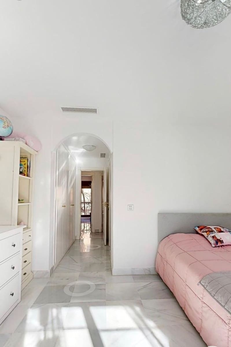 4 chambre Appartement à vendre à Estepona avec garage - 785 000 € (Ref: 10140033)