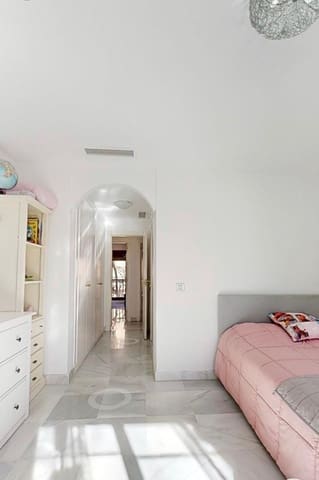 4 soveværelse Lejlighed til salg i New Golden Mile, Estepona med garage - € 785.000 (Ref: 10140033)