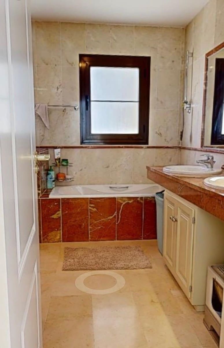 4 chambre Appartement à vendre à Estepona avec garage - 785 000 € (Ref: 10140033)