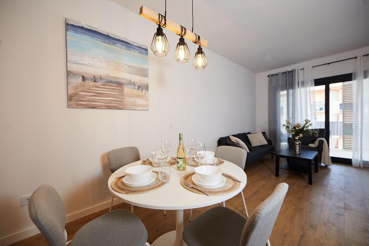 2 bedroom Apartment for sale in Estepona with pool - € 575,000 (Ref: 10140034)