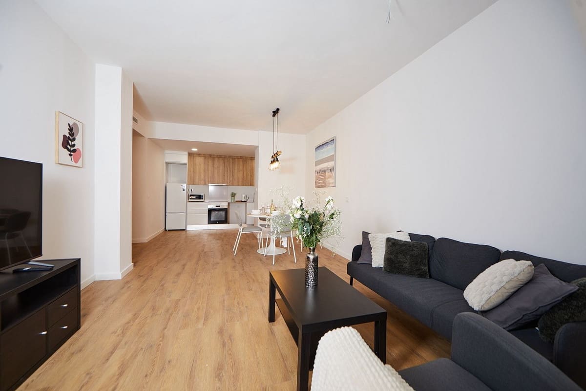 2 bedroom Apartment for sale in Estepona with pool - € 575,000 (Ref: 10140034)