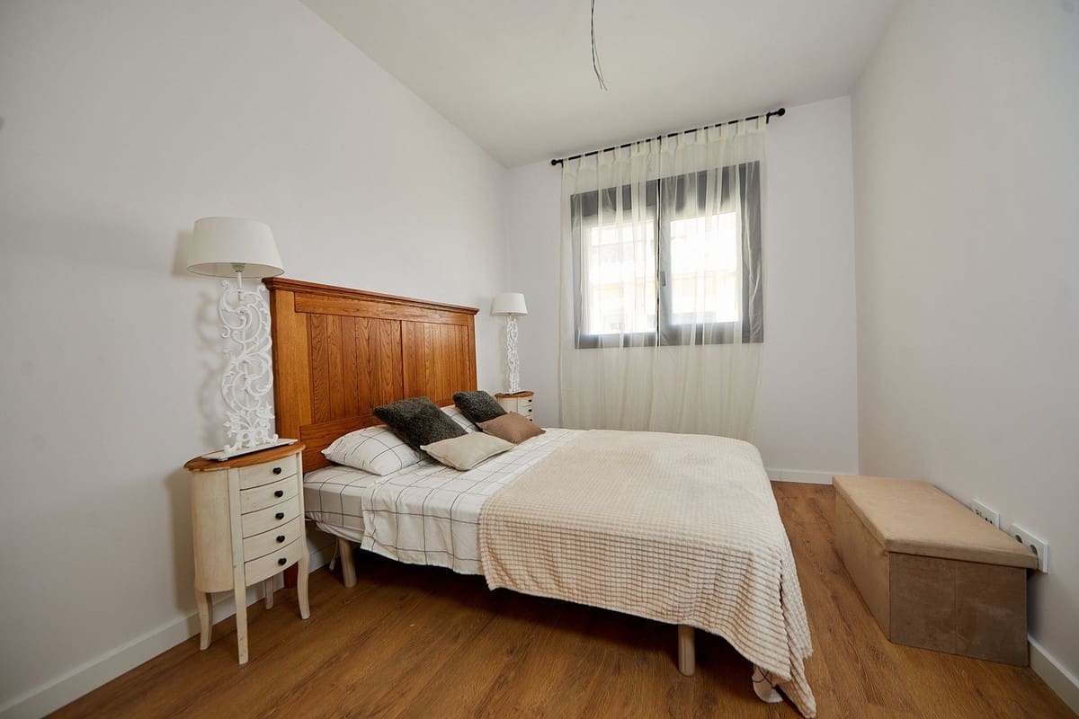 2 bedroom Apartment for sale in Estepona with pool - € 575,000 (Ref: 10140034)